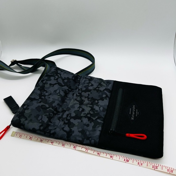 Sherpani Gray and Black Women's Pica Crossbody Bag EUC - Picture 9 of 14